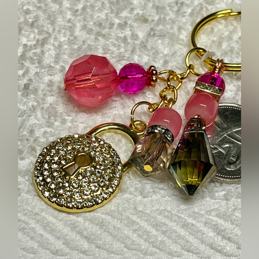 💦🌊beautiful gold and pink with black accents lock keychain purse bling - Picture 2 of 7